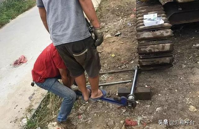 现在养挖机还能挣钱吗,养猪亏了50万还要继续养吗