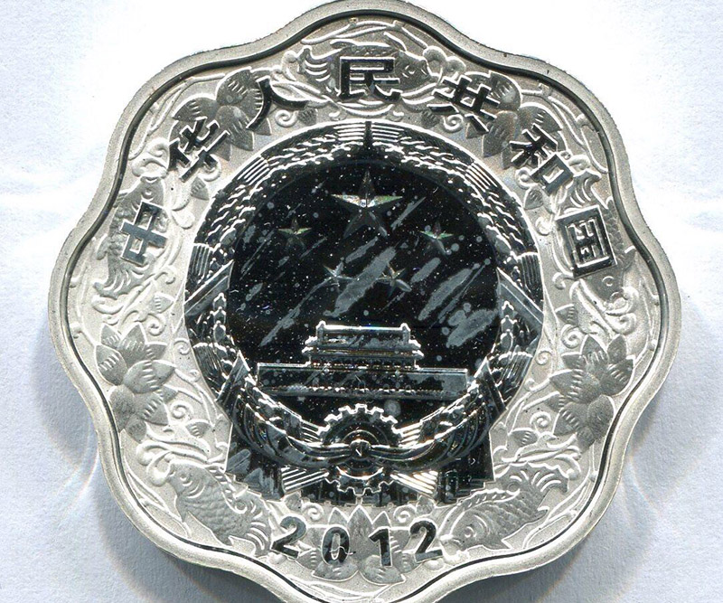 银元上出现了白斑怎么办？能用自来水冲掉吗？