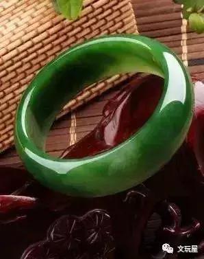 翡翠界的黑马,和田玉黑马牌