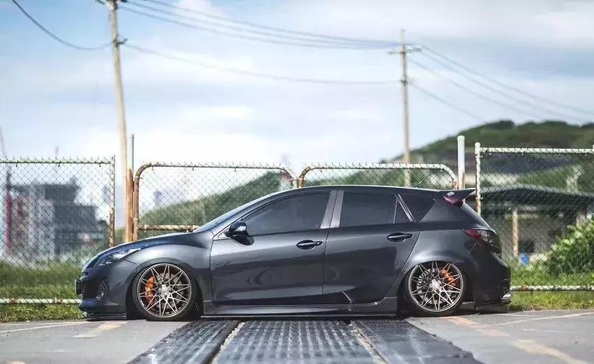 改装马自达星骋两厢2.0,马自达星骋改装气动低趴