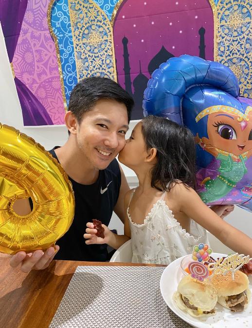 张萌被3岁女儿*力暴**戳伤鼻子,皮掀起来一块疼哭,在线求祛疤妙招