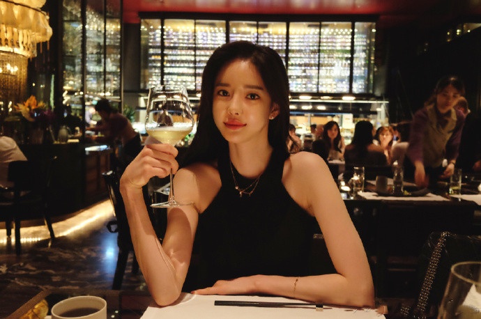 韩国骗富豪钱的网红,韩国被骗钱还债男明星