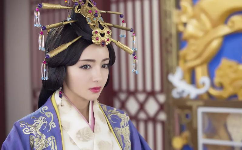 姜潮麦迪娜在婆婆面前秀恩爱,姜潮妈妈和麦迪娜的婆婆