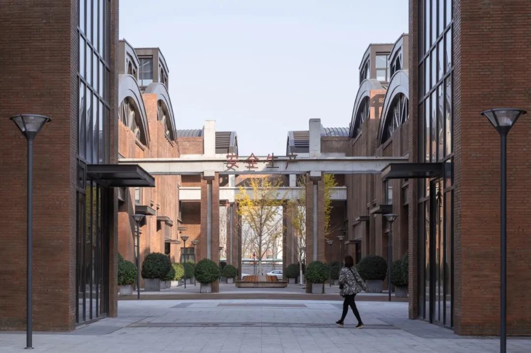 三重转换,天津天拖厂房改造/深圳华汇设计