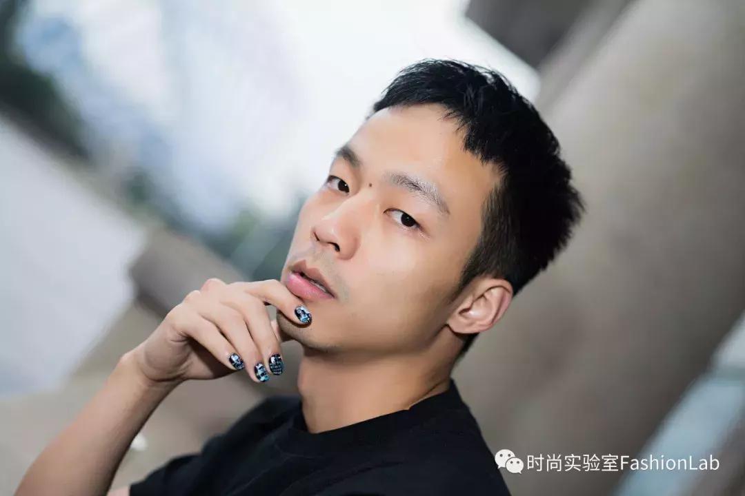 我应该给这些被骗来做美甲的男生道个歉