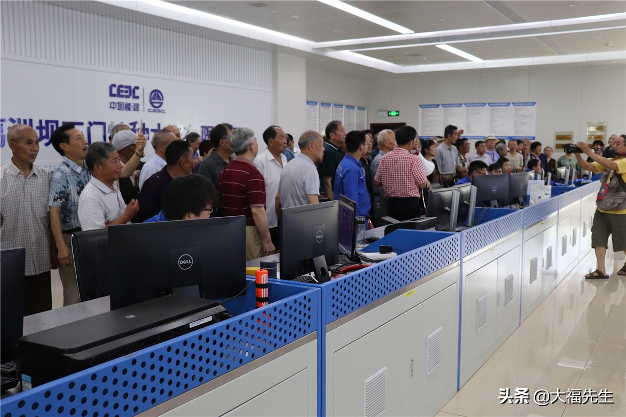 钢铁年代战友重逢,钢铁情怀