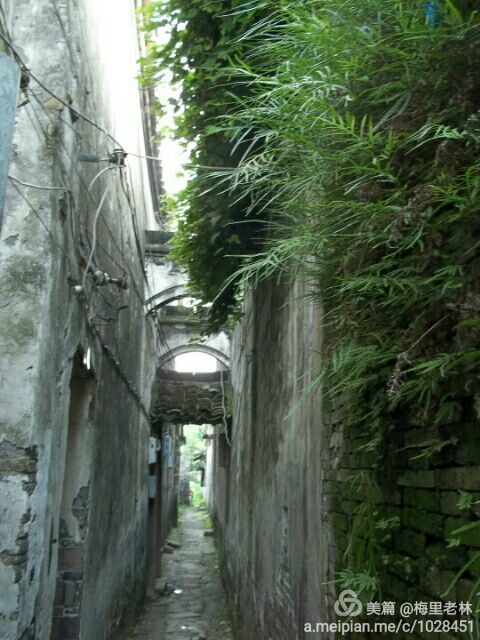 王店古称梅里，始建于五代后晋天福年间，距今有1000多年（2）。