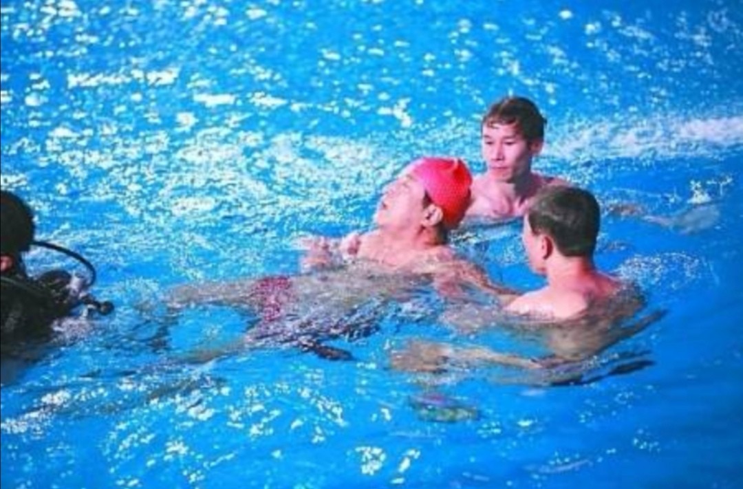 冯巩搭档牛群:被质疑贪污,64岁节目中晕倒,这些年他有多惨?