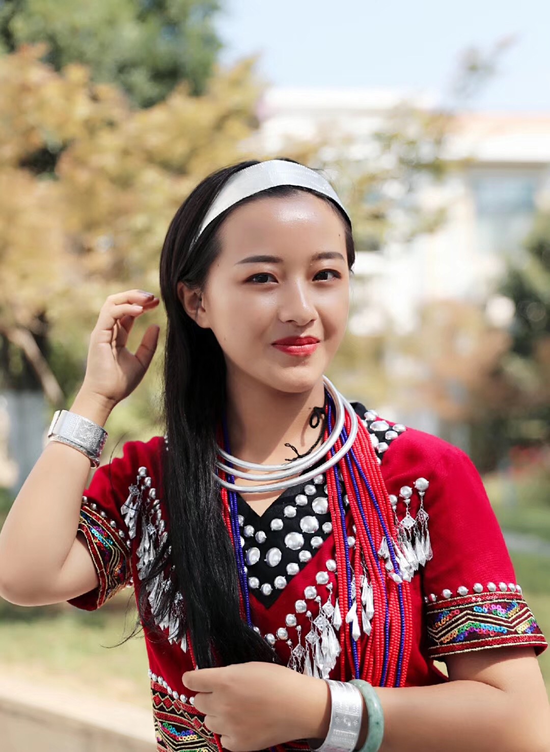 少数民族美女风景图,少数民族美女唯美图片