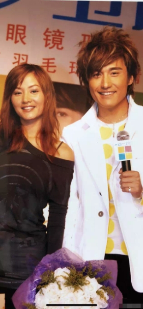 瞿颖近照，皮肤粗糙法令纹明显还发福严重，似老了十岁