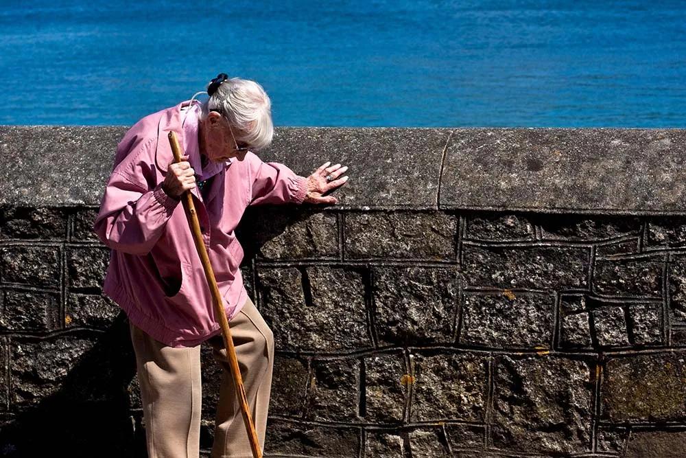 老年人腿无力易跌倒怎么办,老年人体弱无力该怎么办