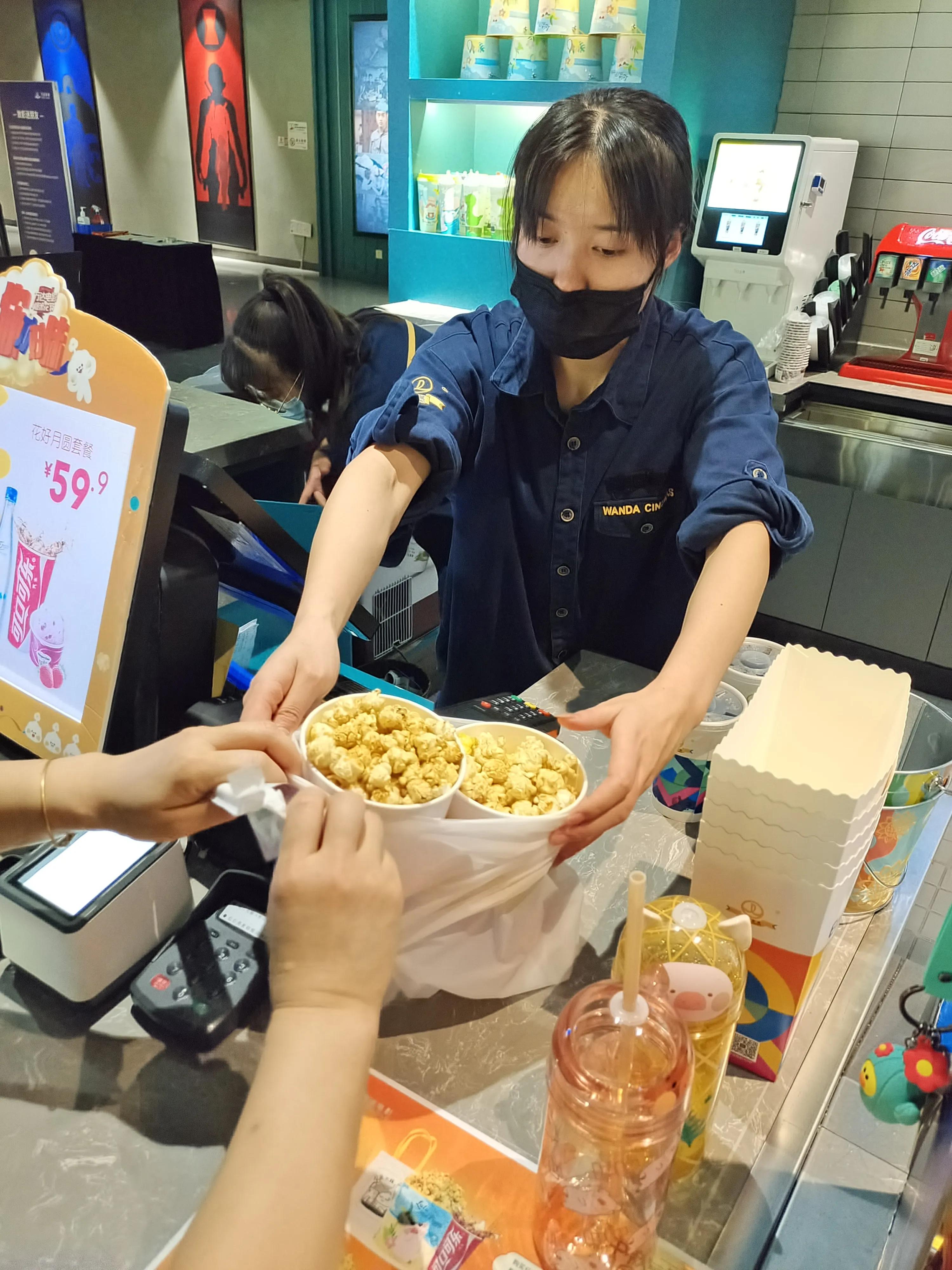 是真的吗?10元钱看万达影城PRIME厅新片《峰爆》还送可乐爆米花