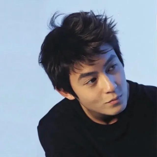 喜欢上哥哥的朋友言情小说推荐,喜欢上哥哥的朋友比我大十岁