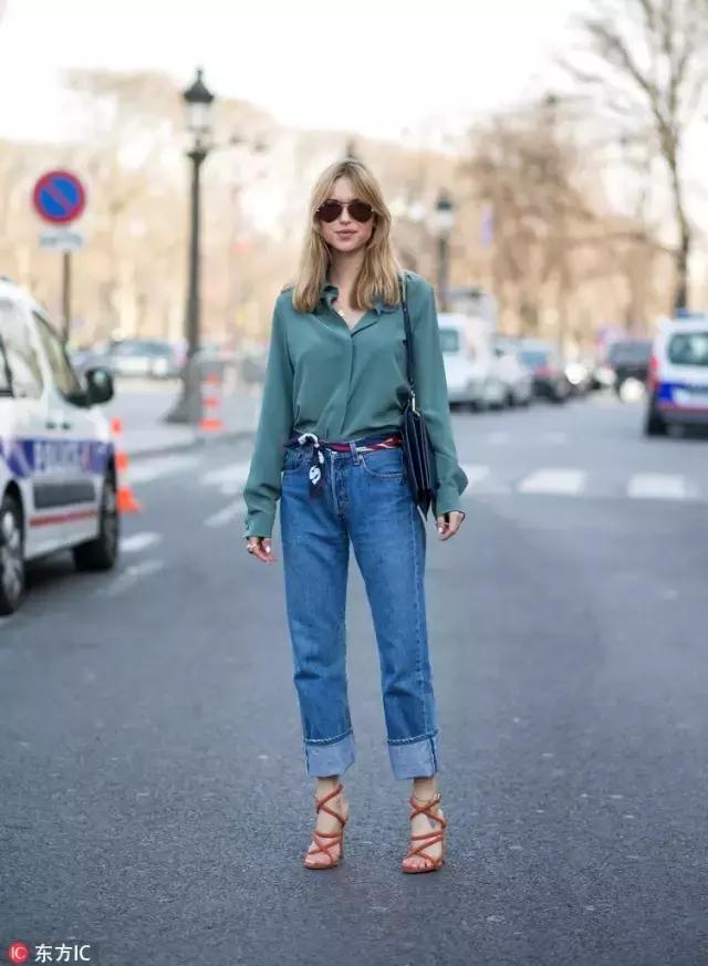 90后都不戴丝巾?谁说的!这种即优雅又酷的单品早就红透时尚圈了