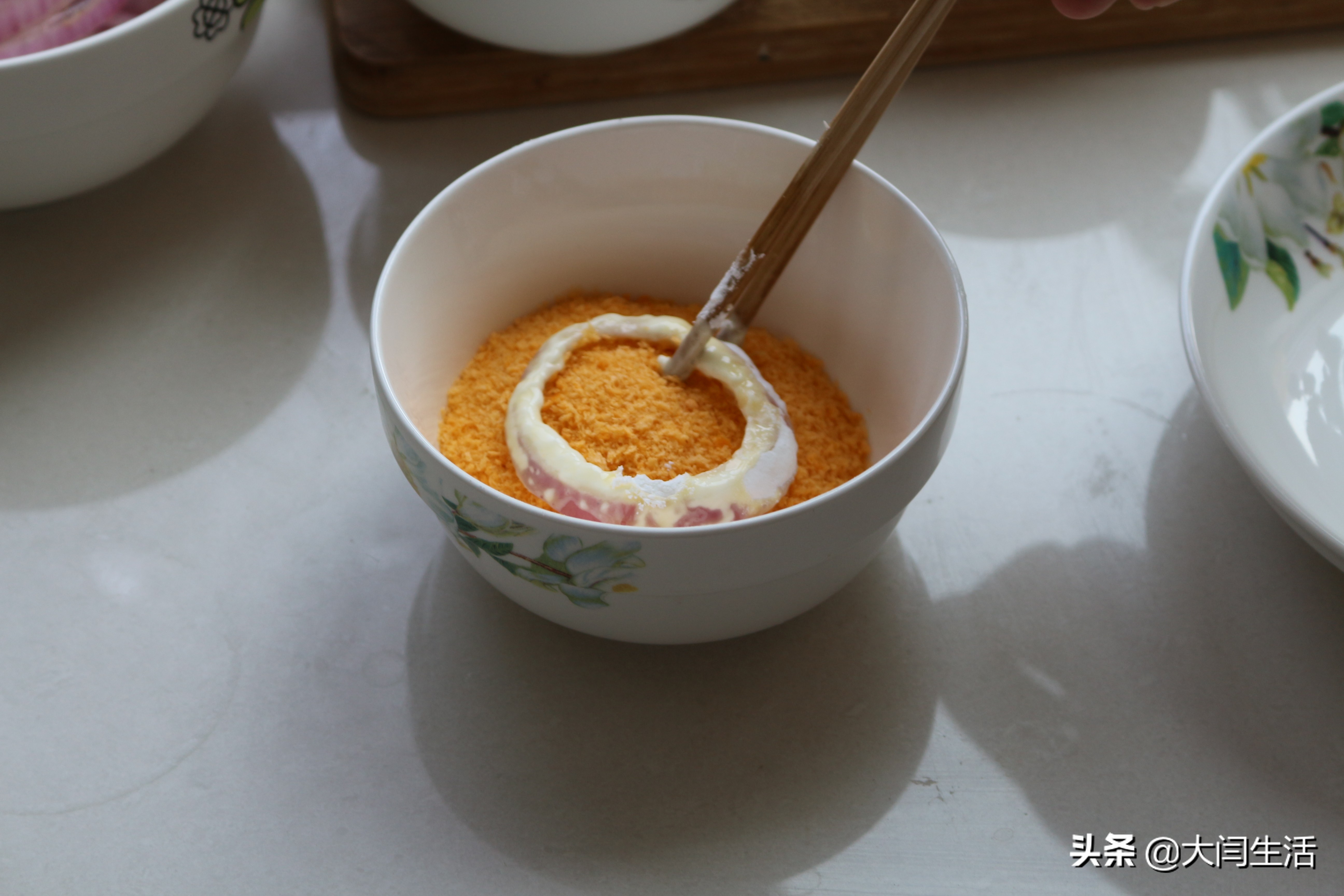 洋葱圈撒孜然还是蘸着番茄酱吃,炸洋葱圈热油还是凉油