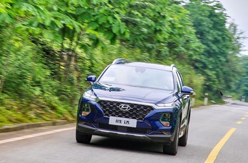 现代全新胜达和汉兰达哪个好,汉兰达和胜达哪个更值得买