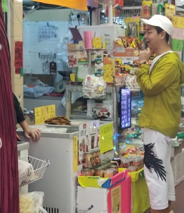 TVB人气小生现身街市买菜自称厨艺不俗经常煮食让朋友试试