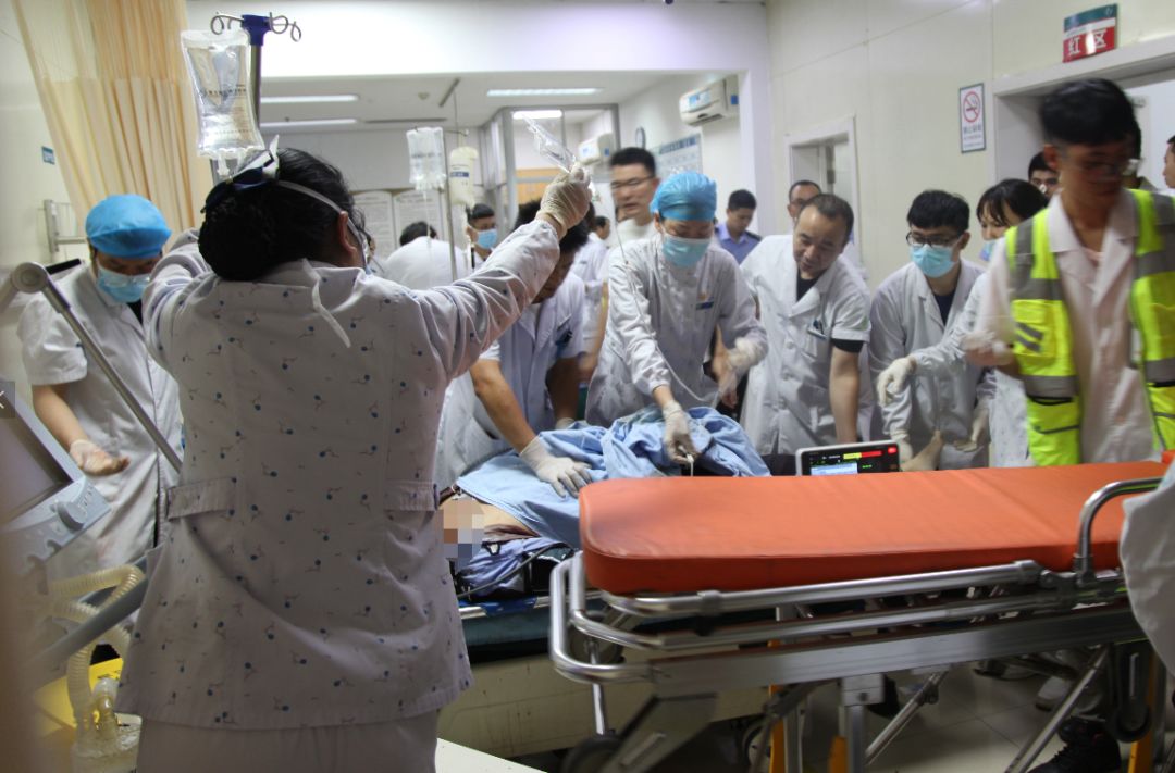 中弹牺牲的儿子,牺牲时年仅十几岁的孩子