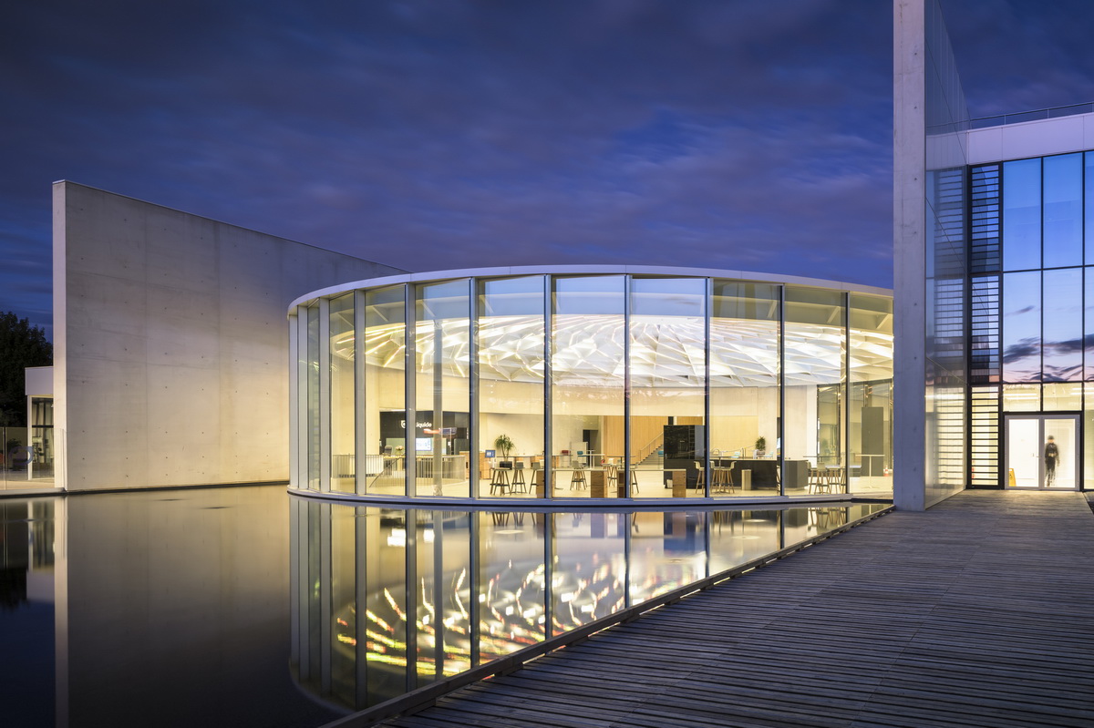 轻盈透明,曲直线的共舞:液化空气集团总部