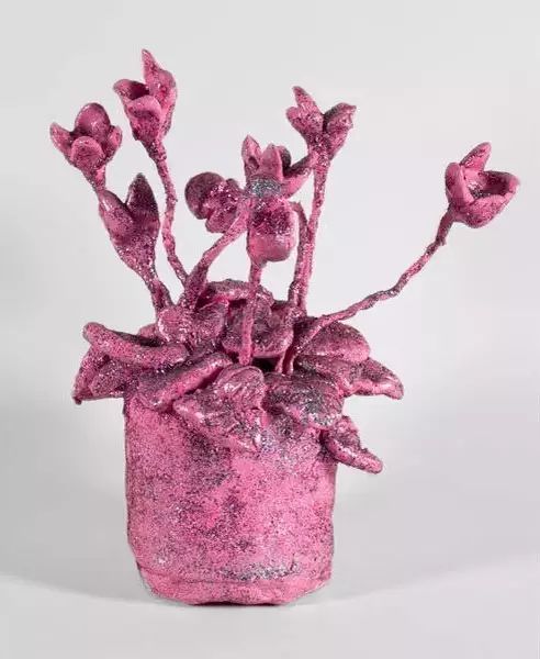 住了50年精神病院，一幅画却能卖2亿的日本国宝级画家：草间弥生