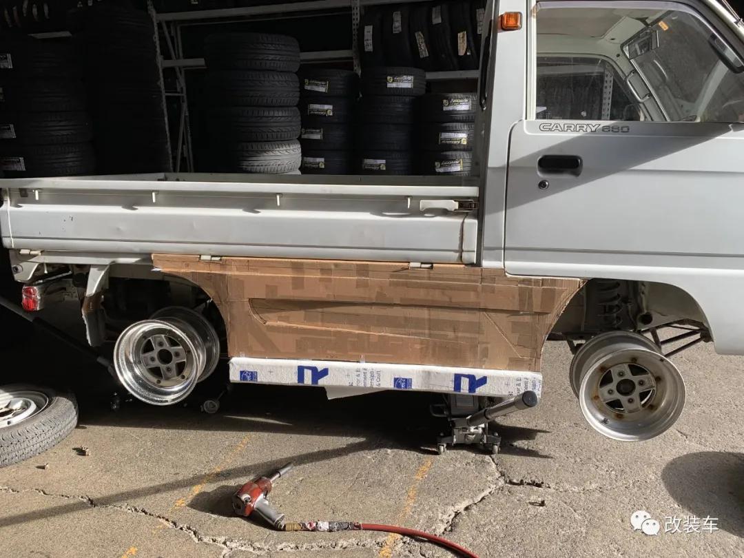 中置四驱五速手动的双门超跑,今晚我在秋名山等你