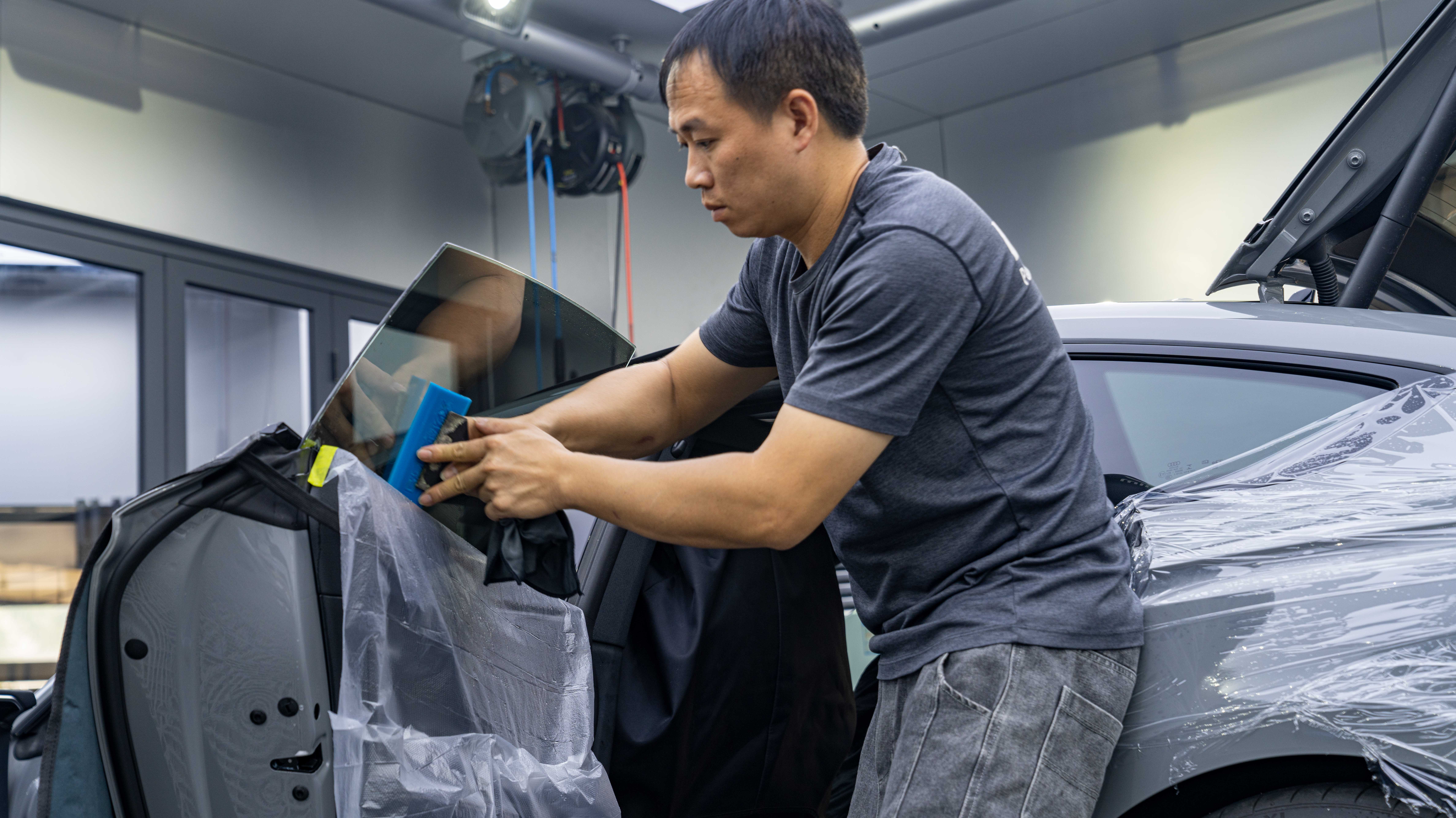 汽车窗户贴膜多久不能开窗户,为啥贴了膜不能开窗啊