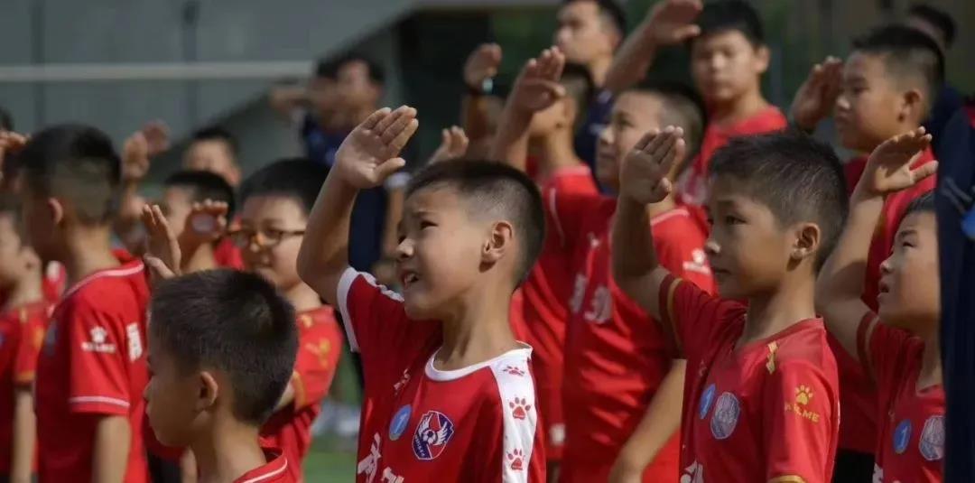 足球运动对健康的作用,足球运动对身体有什么好处和坏处