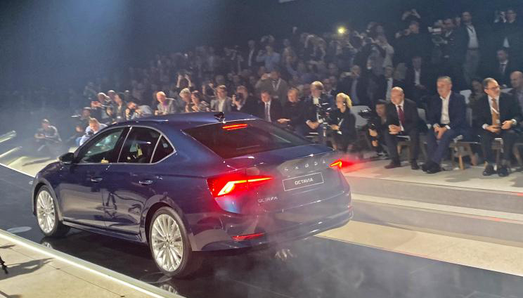 斯柯达明锐金色2019尾标带字母,斯柯达全新明锐19款