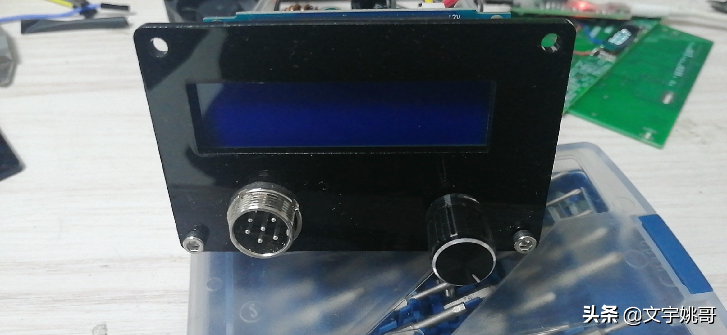 还在玩T12吗?快来看看用WY710高频烙铁主板组装台高性能高频烙铁