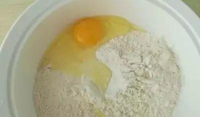 炸油条的小苏打就是食用碱吗,小苏打和食用碱和面能炸油条吗