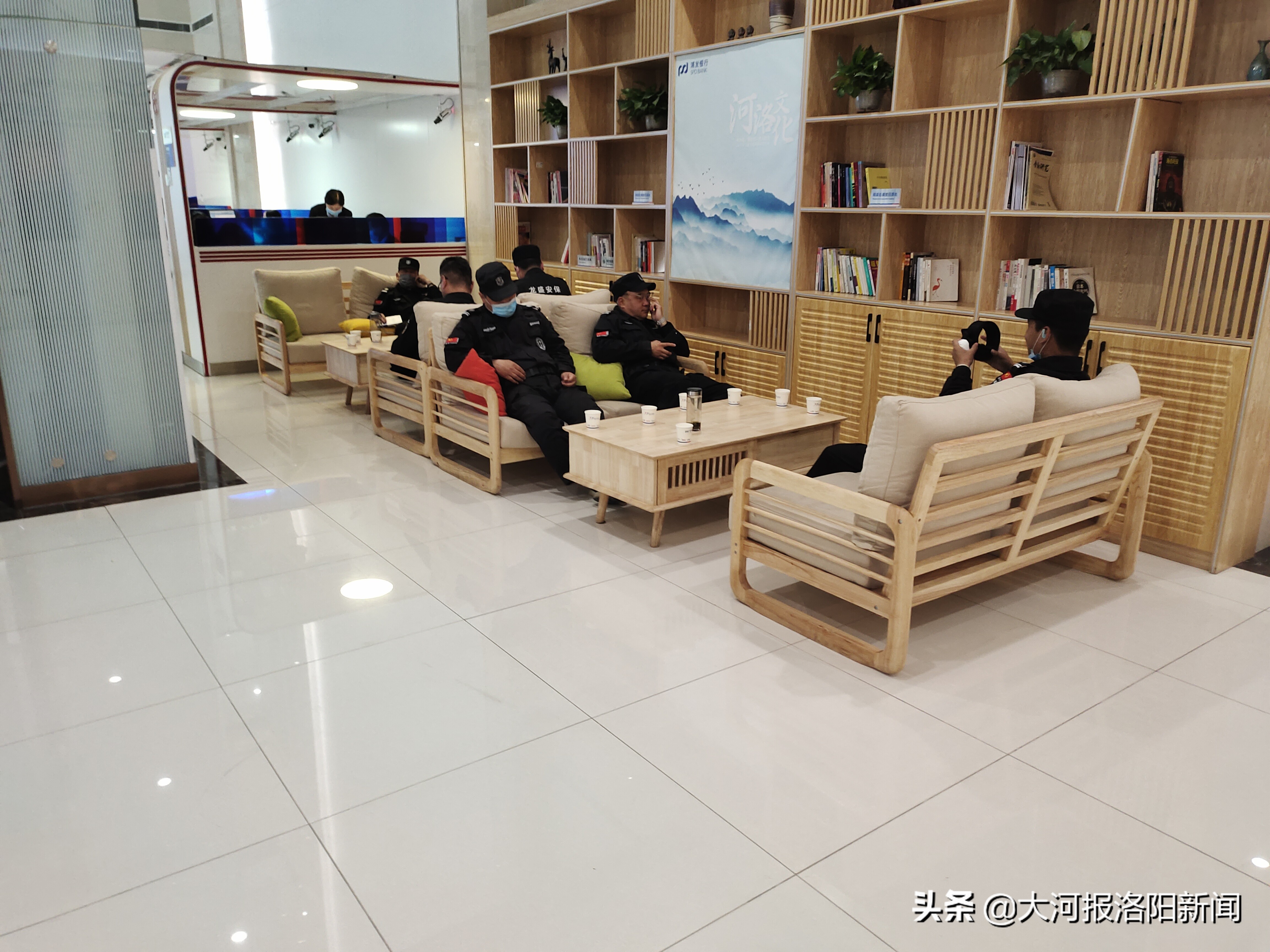 女子购买百万理财产品浦发,女子花150万在浦发银行买理财