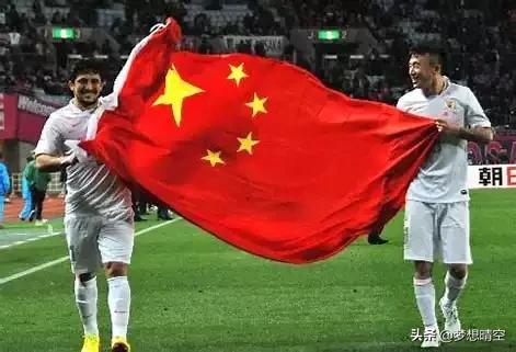 写国足的文章,李霄鹏男足集训名单