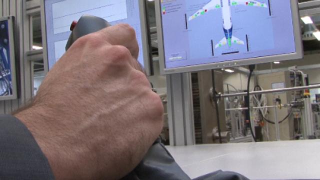 ssj100鑸彮浜嬫晠,ssj100绌洪毦浜嬩欢鏈洪暱