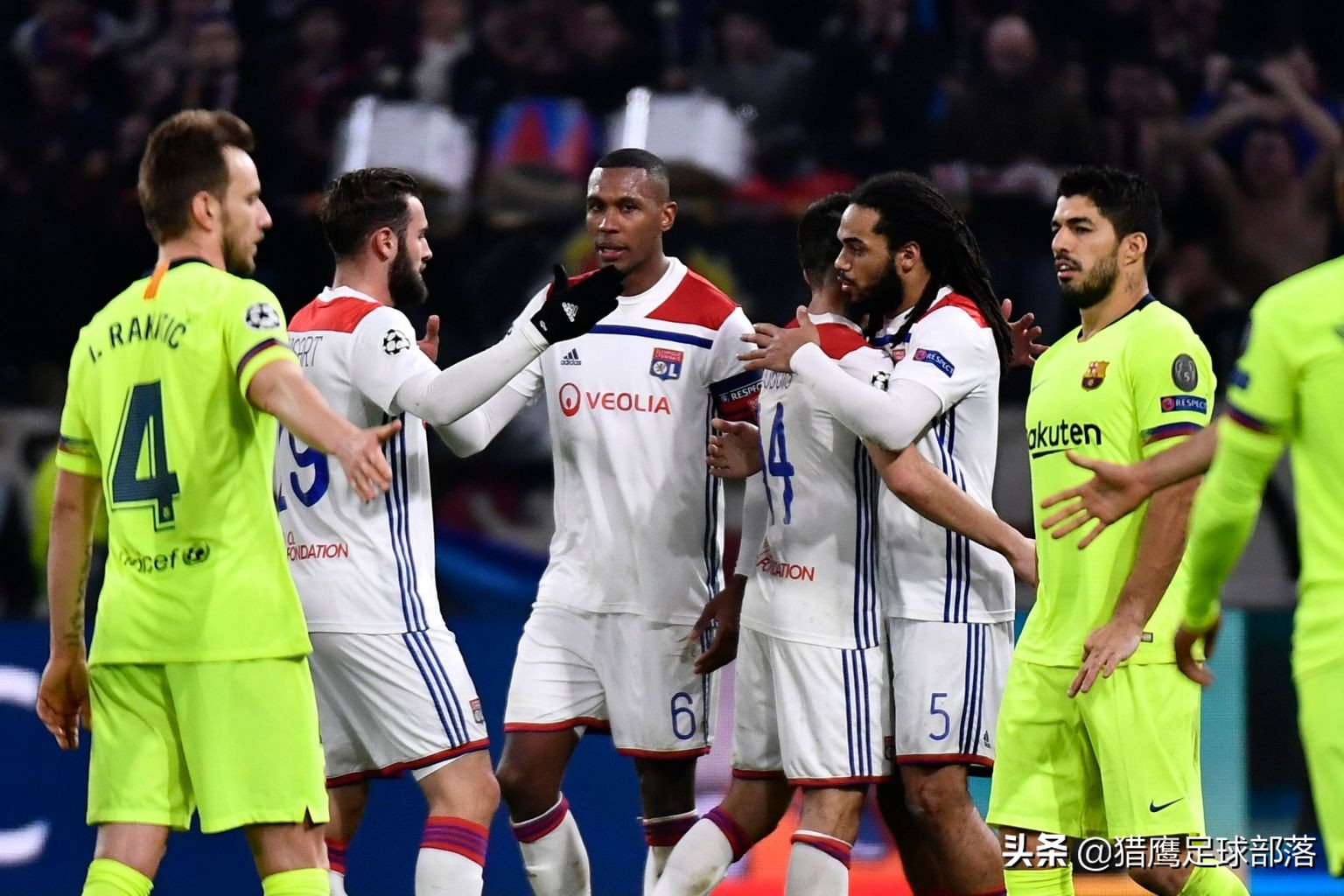 梅西欧冠绝杀里昂燃爆全场,巴萨里昂赛后