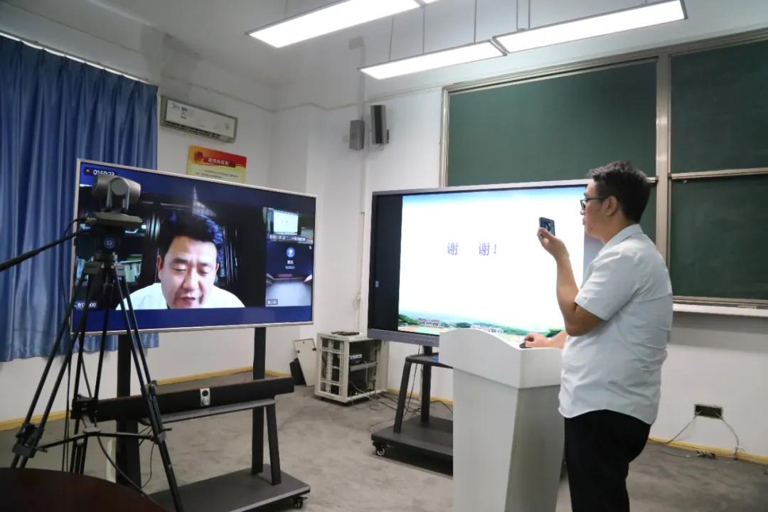 京厦协作促研修专家引领助成长--厦门二中携手华师教育研究院召开首批研究型教师培养对象答辩会