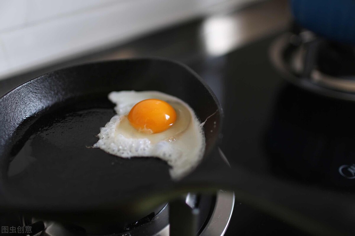 新铁锅千万别直接用,教你正确的开锅方法,不粘锅不生锈,特实用