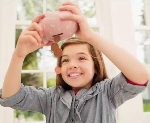 为什么孩子午饭总是来不及吃？一位爸爸跟踪孩子后，很意外