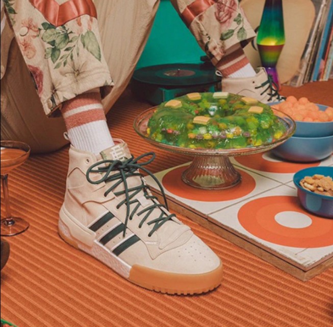 adidas阿迪达斯鞋子哪款好看,阿迪达斯新旧系列足球鞋