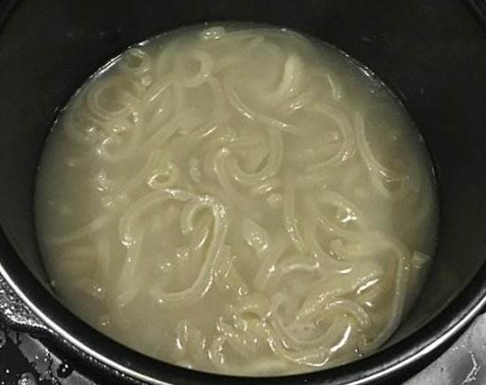 猪皮冻怎么做到成冻有弹性,猪皮冻怎么做能让猪皮均匀