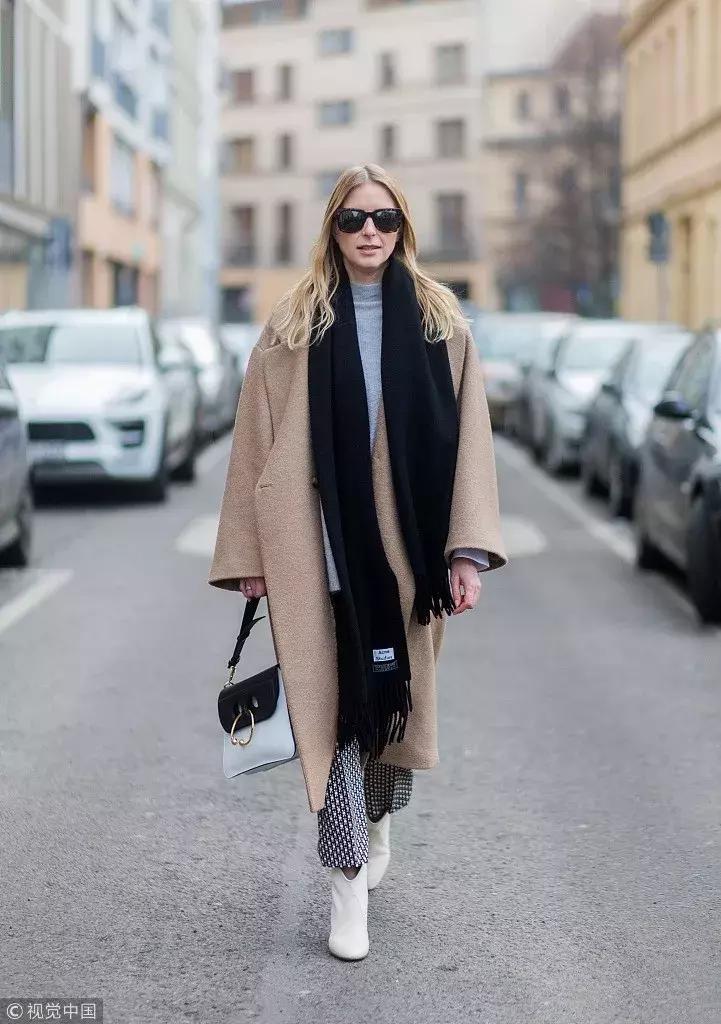 想要冬天穿出高级感,冬天围巾这样系简单又时尚好喜欢