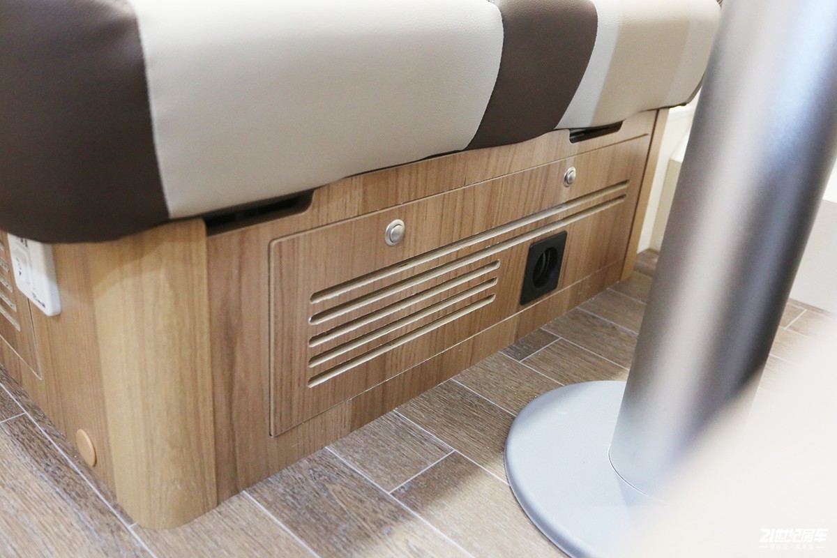 了解上汽大通maxusv90最新动态,上汽大通maxusv902023款2.0t短轴低顶