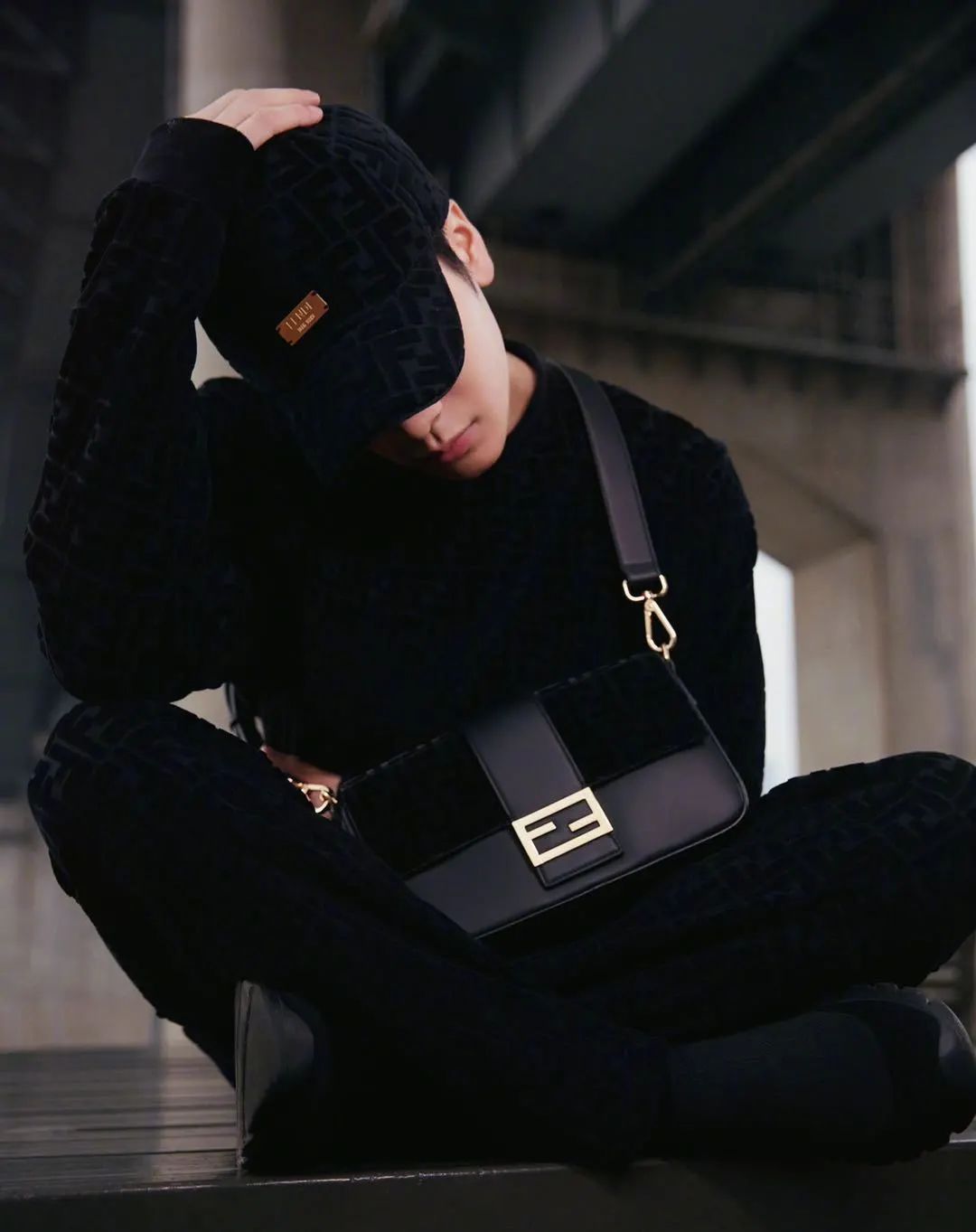 衣品超级好的男明星,王嘉尔穿的蔡徐坤同款衣服