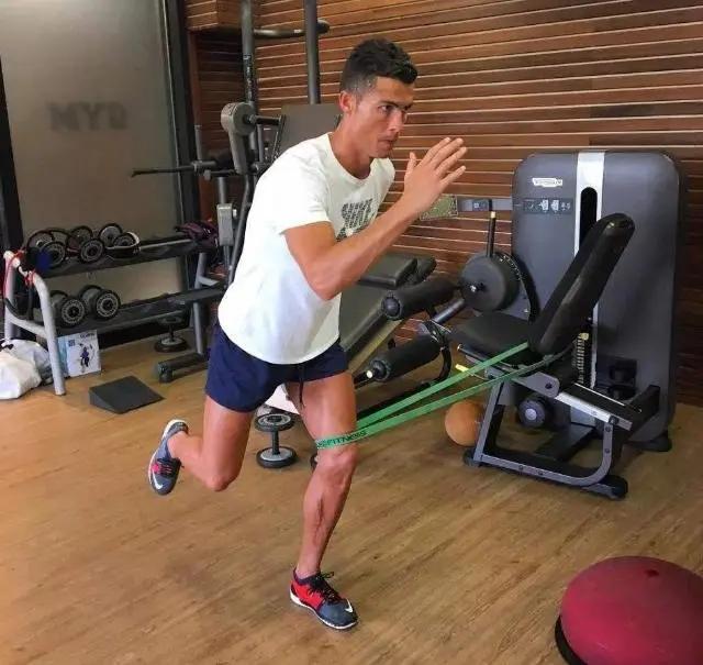 逆天弹跳过篮筐,逆天垂直弹跳