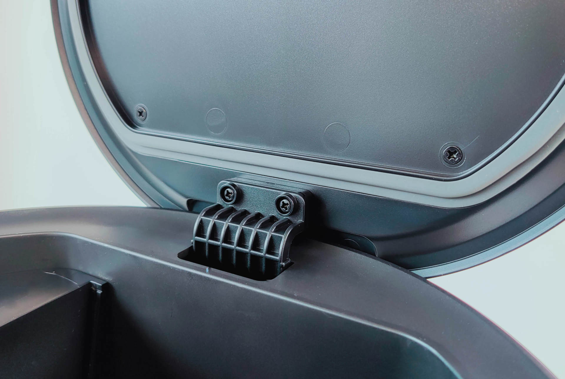 连垃圾都懒得倒，由利扫地机器人评测：垃圾自动收集，一月一次