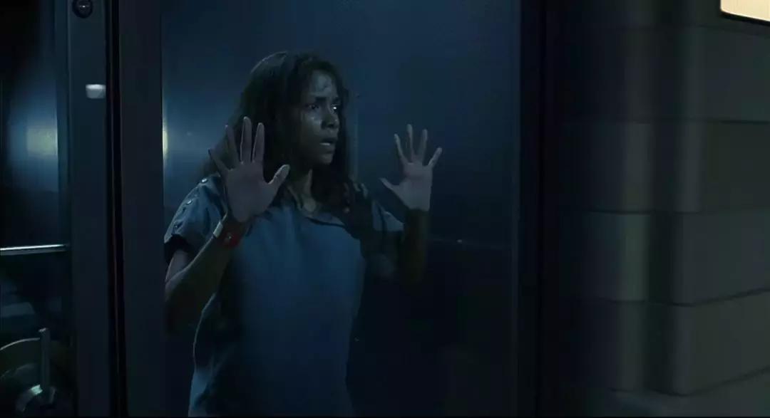 疯人院女病人事件,疯人院女主被撞第几集