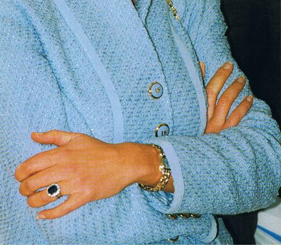 梅根戴卡地亚戒指,梅根个人珠宝