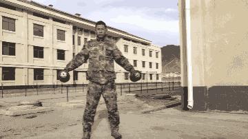 只要哑铃就够了1套动作锻炼全身,一对哑铃练全身二十七个动作图片