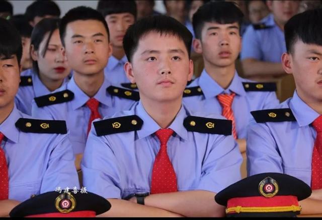 陕西工业职业技术学院招生标准,陕西正大技师学院招生办电话