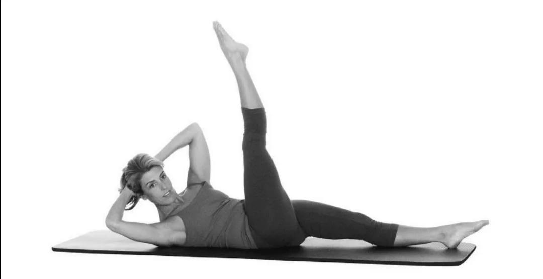 普拉提腰部划圈,普拉提单腿画圈