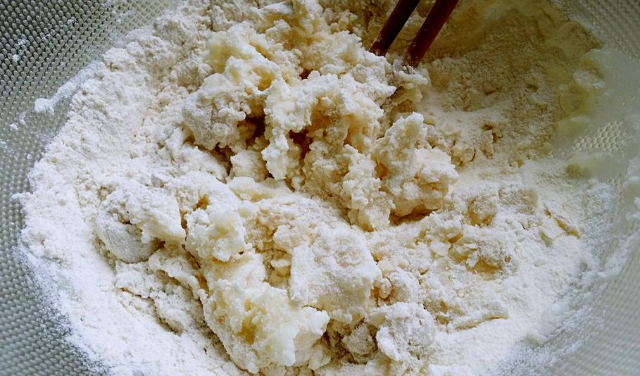 自己烙饼总是发硬?记住4点,柔软筋道,酥脆层次多,放凉也不硬